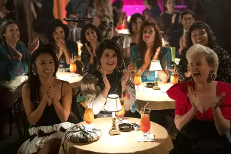 GLOW - galeria zdjęć - filmweb