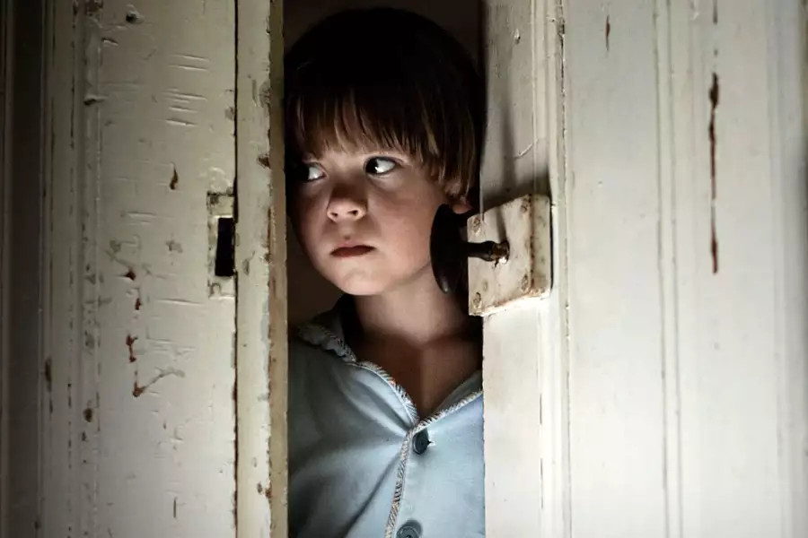 Dom mrocznych motyli - galeria zdjęć - filmweb