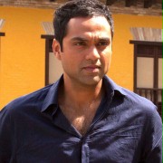 Abhay Deol w Żyje się tylko raz