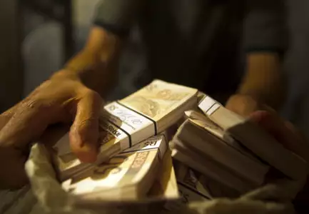 3 tony: Napad na Bank Centralny w Brazylii - galeria zdjęć - filmweb