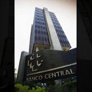 3 tony: Napad na Bank Centralny w Brazylii - galeria zdjęć - filmweb