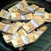 3 tony: Napad na Bank Centralny w Brazylii - galeria zdjęć - filmweb