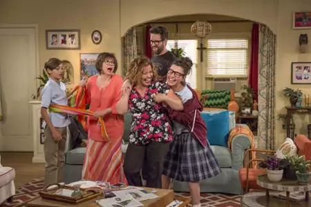 One Day at a Time - galeria zdjęć - filmweb