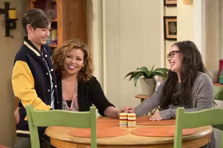 One Day at a Time - galeria zdjęć - filmweb