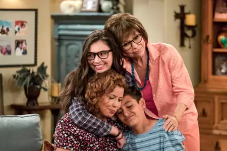 One Day at a Time - galeria zdjęć - filmweb