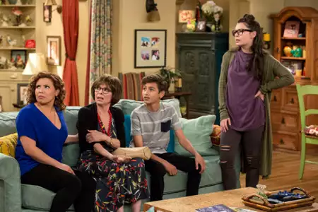 One Day at a Time - galeria zdjęć - filmweb