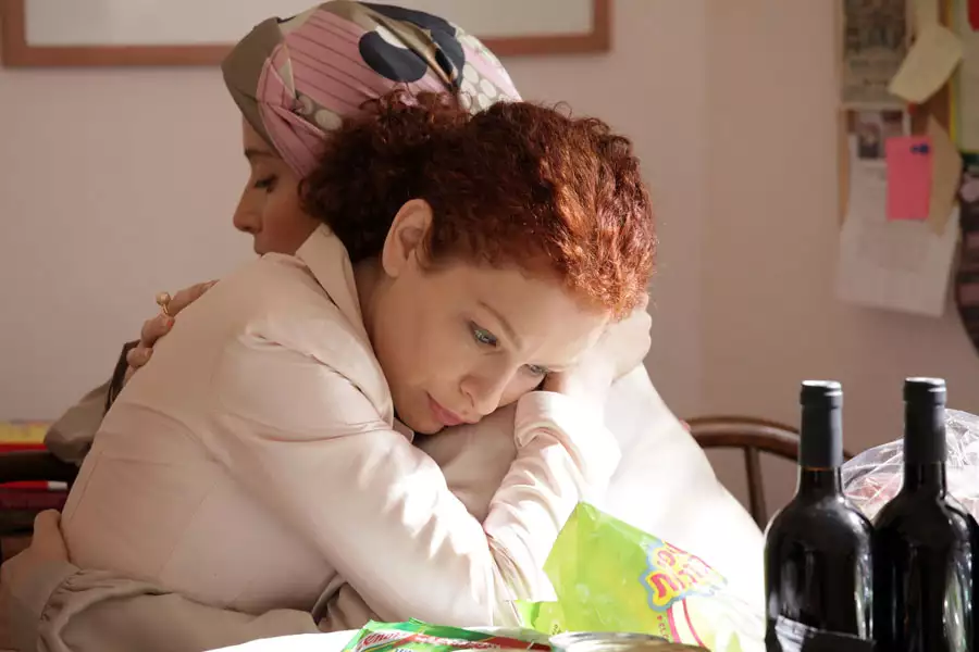 Wypełnić pustkę - galeria zdjęć - filmweb
