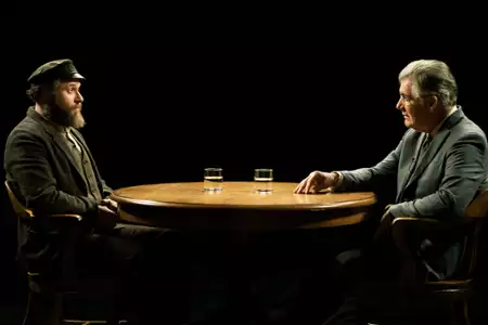 Amerykanin w marynacie - galeria zdjęć - filmweb