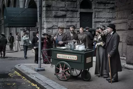 Amerykanin w marynacie - galeria zdjęć - filmweb