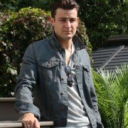 19-2 - galeria zdjęć - filmweb