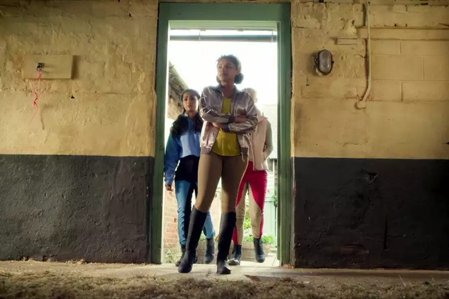 Życie w cuglach - galeria zdjęć - filmweb