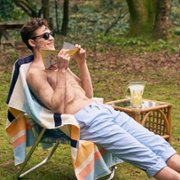 The Loneliest Boy in the World - galeria zdjęć - filmweb