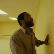 Chiwetel Ejiofor w Backrooms. Bez wyjścia