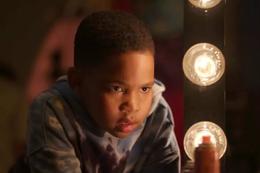 Raising Dion - galeria zdjęć - filmweb