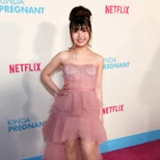 Kinda Pregnant - galeria zdjęć - filmweb