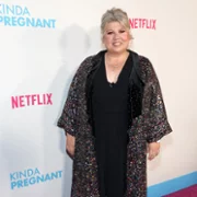 Kinda Pregnant - galeria zdjęć - filmweb