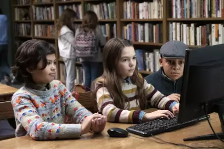 Home Before Dark - galeria zdjęć - filmweb
