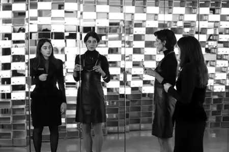 Dwie osoby wymieniające się śliną - galeria zdjęć - filmweb