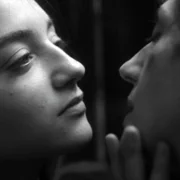 Dwie osoby wymieniające się śliną - galeria zdjęć - filmweb