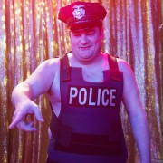 Bobby Moynihan w Playing House
