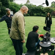 Bugonia - galeria zdjęć - filmweb