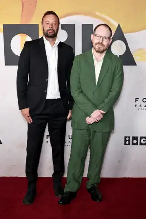 Bugonia - galeria zdjęć - filmweb