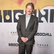 Bugonia - galeria zdjęć - filmweb