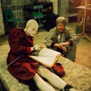 Bugonia - galeria zdjęć - filmweb