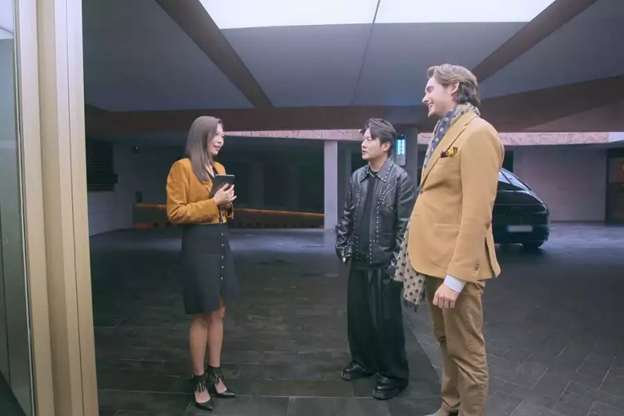 Bogaci ekspaci w Korei - galeria zdjęć - filmweb