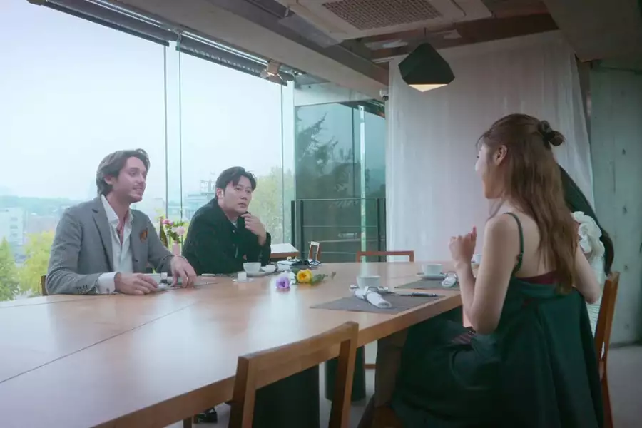 Bogaci ekspaci w Korei - galeria zdjęć - filmweb