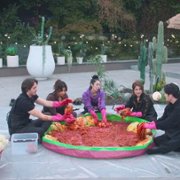 Bogaci ekspaci w Korei - galeria zdjęć - filmweb