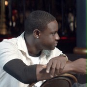 Dayo Okeniyi w Cavemen