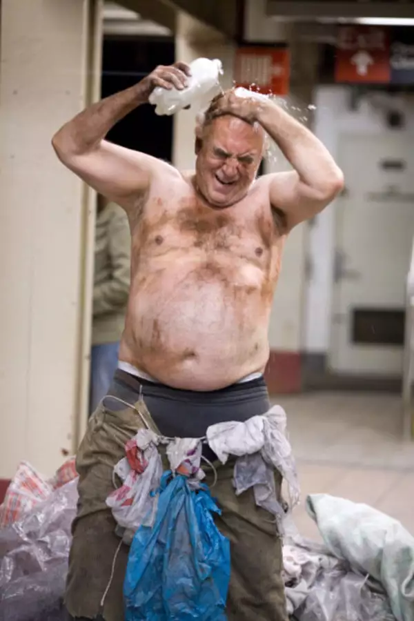 Louie - galeria zdjęć - filmweb