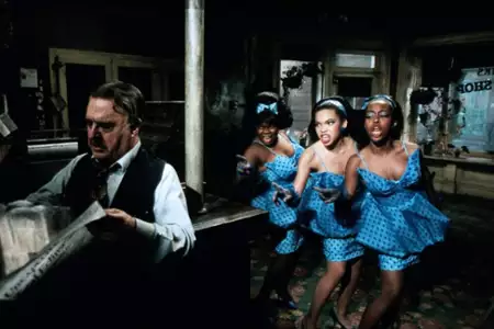 Krwiożercza roślina - galeria zdjęć - filmweb