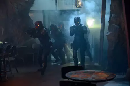Altered Carbon - galeria zdjęć - filmweb