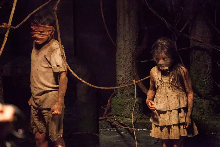 Przychodzą z ciemności - galeria zdjęć - filmweb