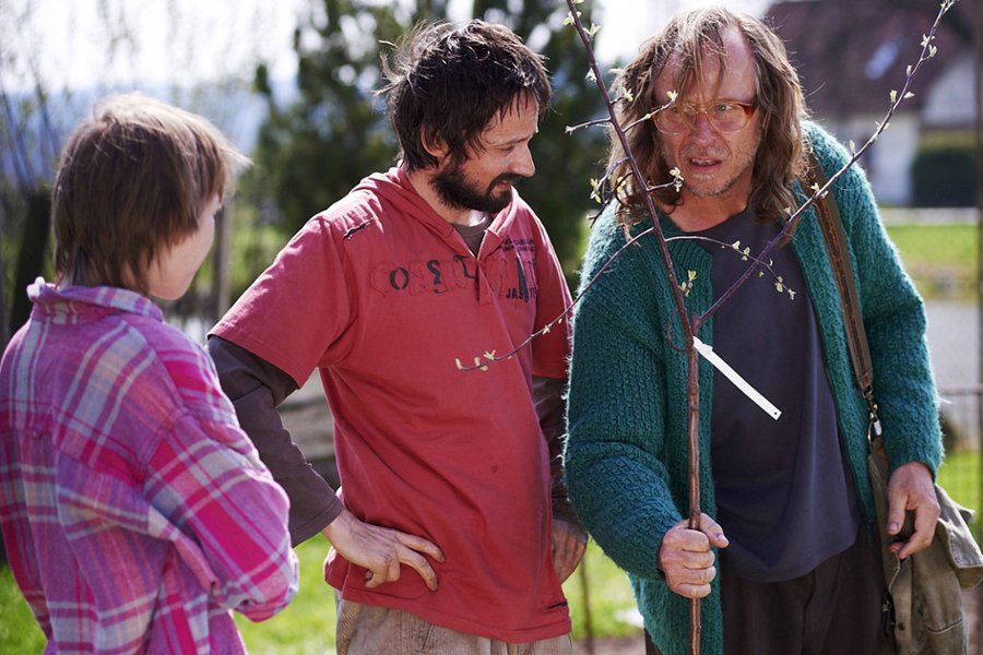 Przy obieraniu ziemniak&oacute;w (recenzja filmu Cztery słońca)