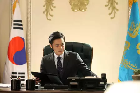 Goot-mo-ning Peu-re-ji-deon-teu - galeria zdjęć - filmweb