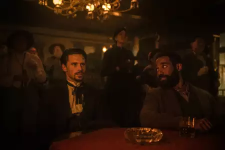 Walker: Independence - galeria zdjęć - filmweb