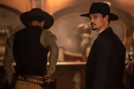 Walker: Independence - galeria zdjęć - filmweb