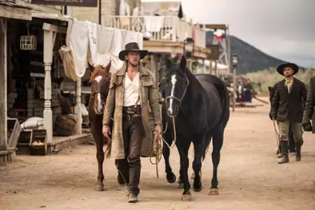 Walker: Independence - galeria zdjęć - filmweb