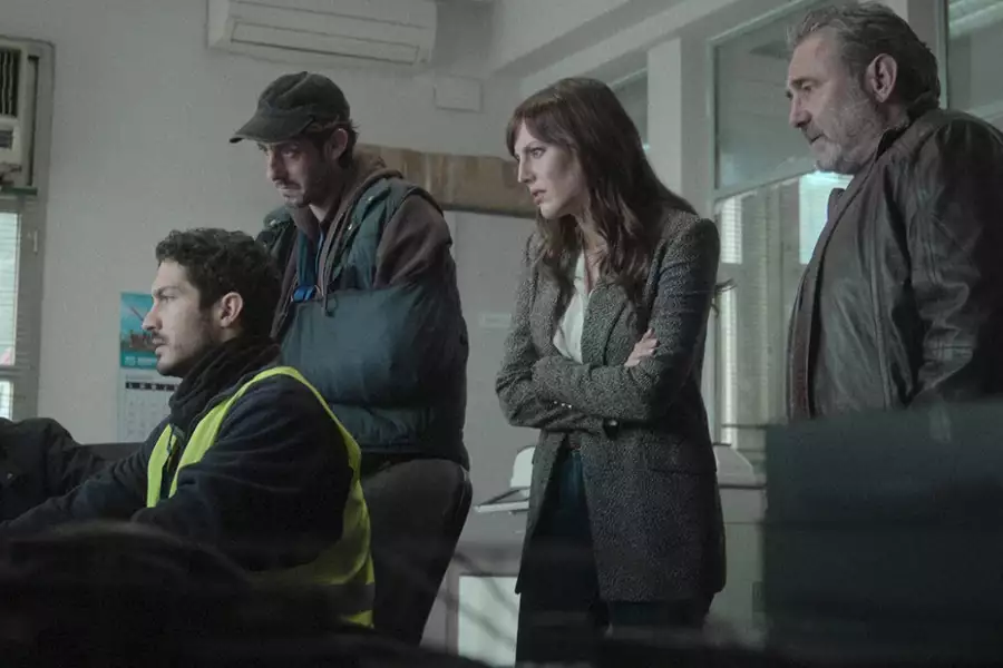 Żelazna ręka - galeria zdjęć - filmweb