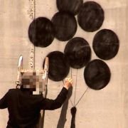 Wyjście przez sklep z pamiątkami - galeria zdjęć - filmweb
