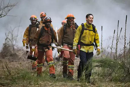 Fire Country - galeria zdjęć - filmweb