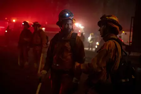 Fire Country - galeria zdjęć - filmweb