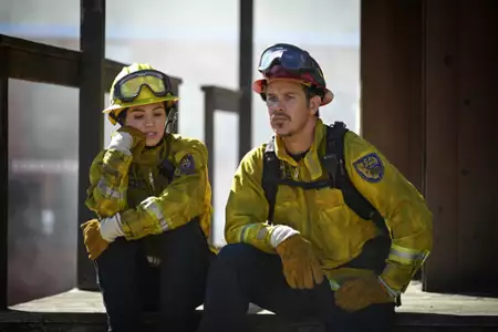 Fire Country - galeria zdjęć - filmweb