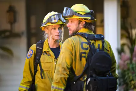 Fire Country - galeria zdjęć - filmweb