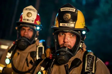Fire Country - galeria zdjęć - filmweb