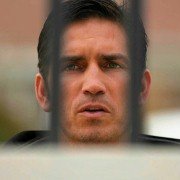 Uwięziony - galeria zdjęć - filmweb