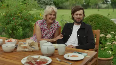 Jack Whitehall: Ojcostwo z moim ojcem - galeria zdjęć - filmweb